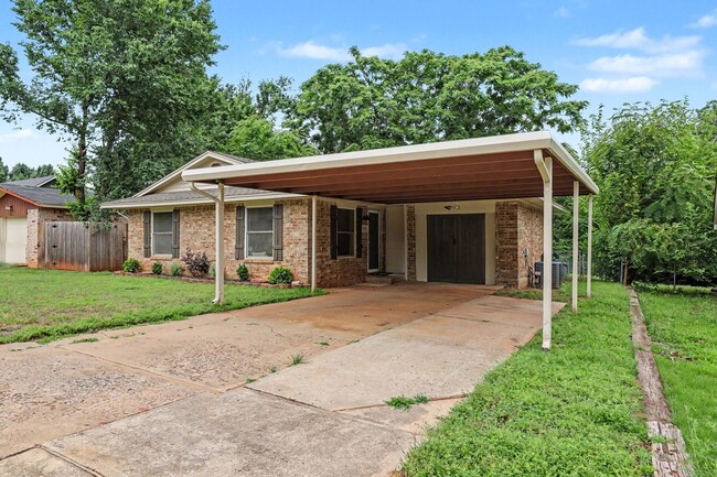 Building Photo - Adorable in Central Edmond