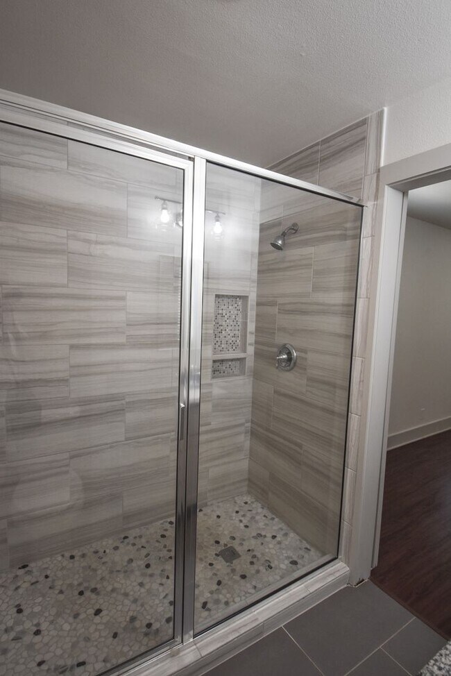 Building Photo - Lease Takeover Opportunity Available! 3 Be...