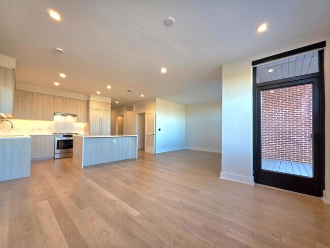 Building Photo - 737 Swann Ave