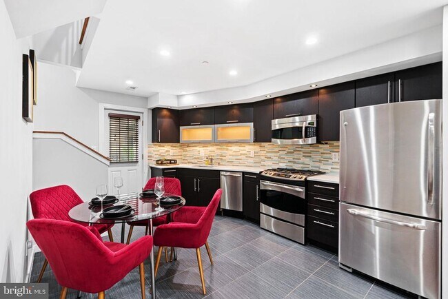 Primary Photo - 444 Poplar St