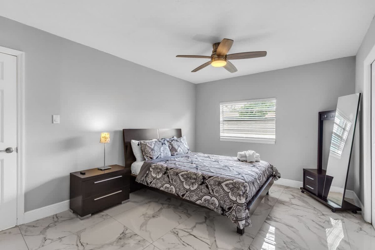 Building Photo - 340 SE 3rd Ct