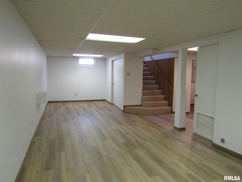 Building Photo - 2154 W 36th St