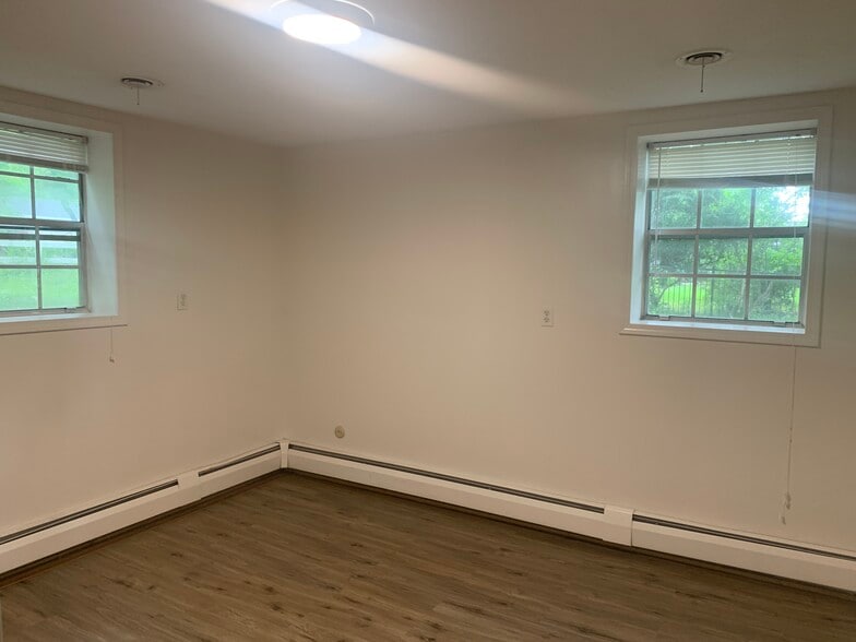 Building Photo - 103 Salem Dr