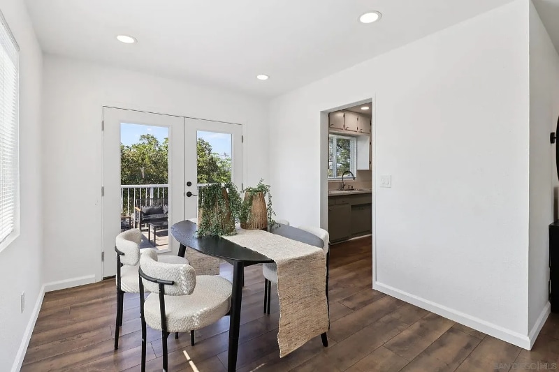 Building Photo - 118 W 8th Ave