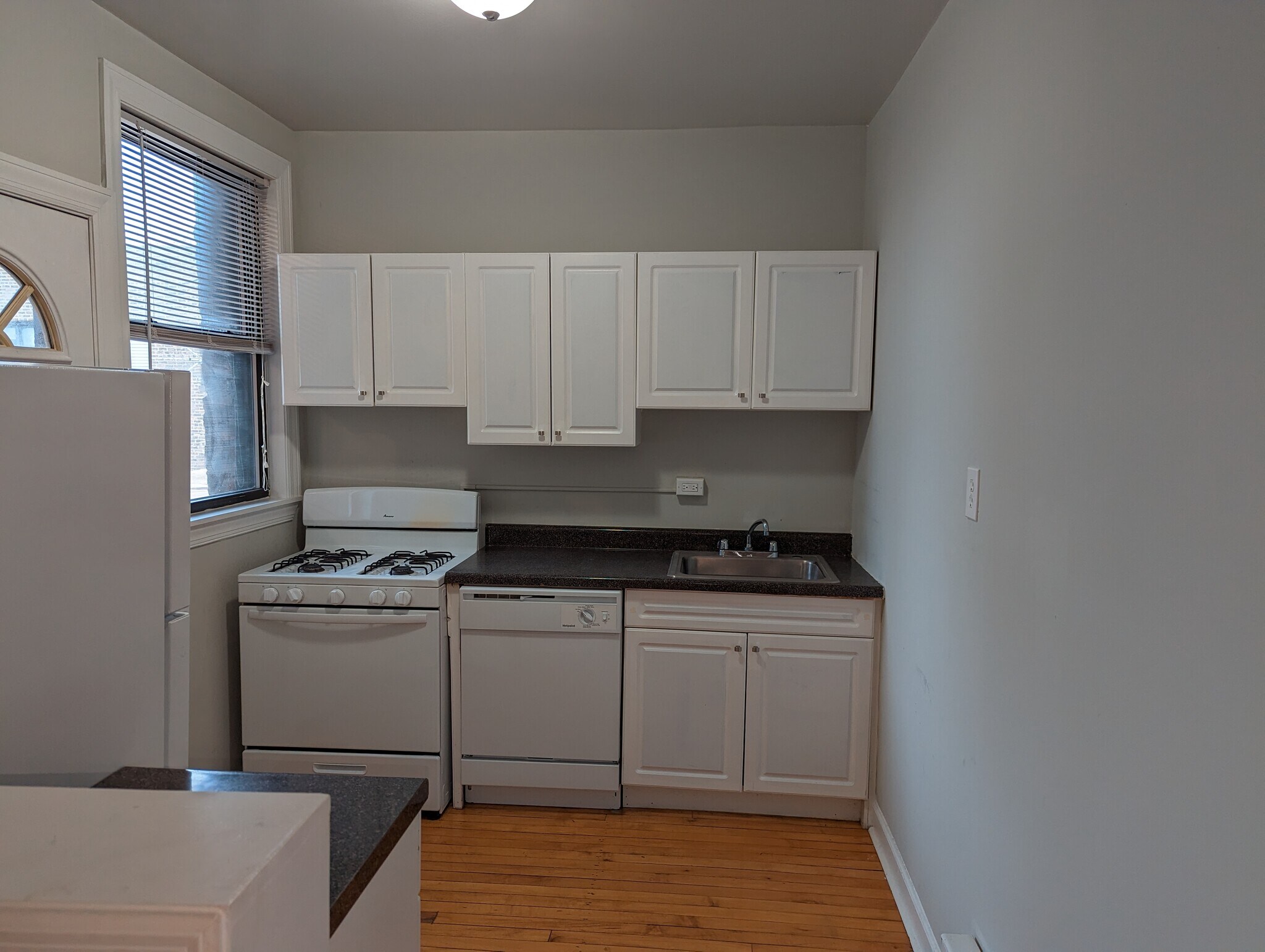 Building Photo - 3731 N Pine Grove Ave