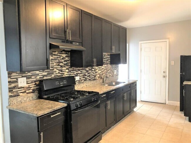 Building Photo - 4 bedroom in Chicago IL 60620