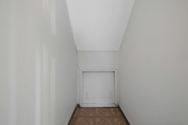 Building Photo - 1356 Larchmont Dr