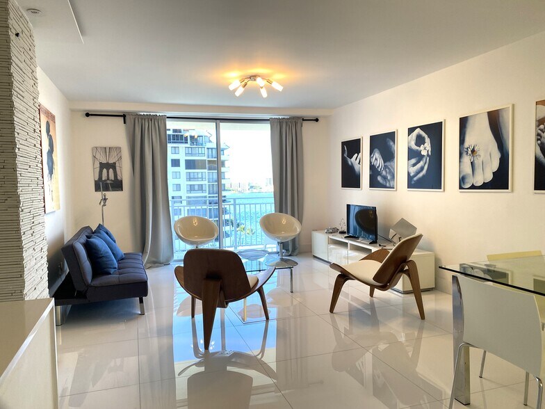 Building Photo - 770 Claughton Island Dr