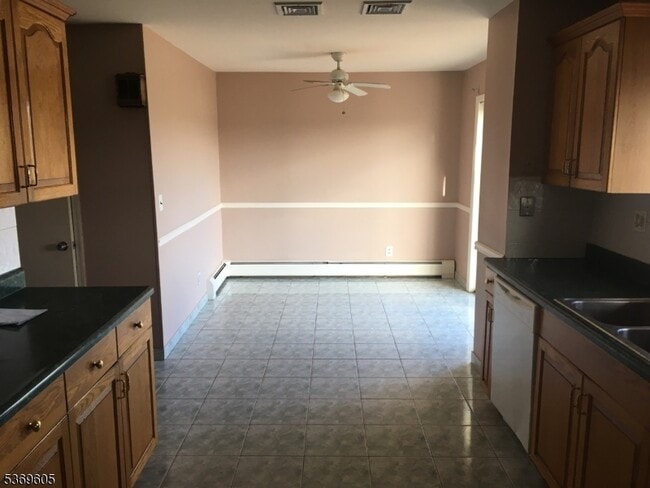 Building Photo - 1558 Alps Rd