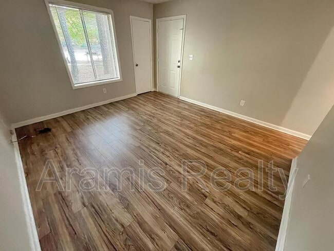 Building Photo - 114 Spring Ct