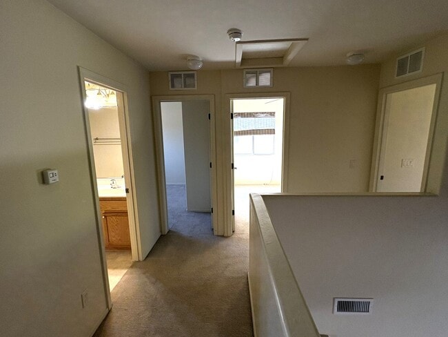 Building Photo - East side beauty 4 bedrooms