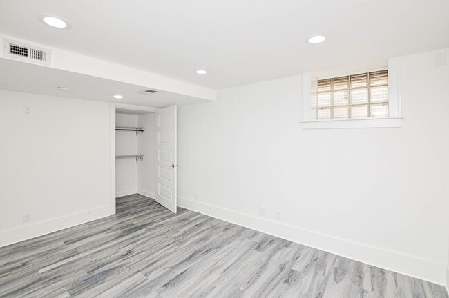 Building Photo - 408 15th Ave SW