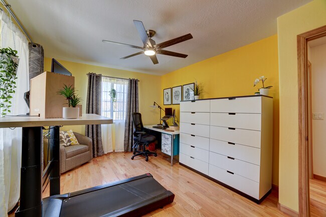Building Photo - 383 E Coronado Ln