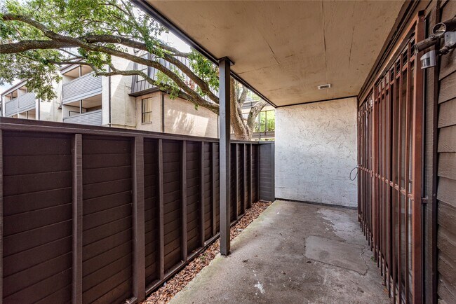Building Photo - 3005 Walnut Bend Ln