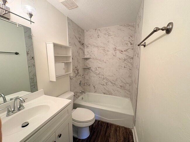 Building Photo - 1543 Coombs Dr