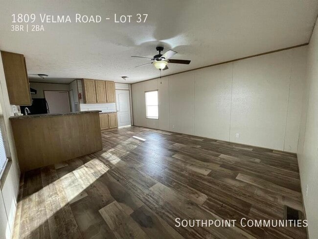 Building Photo - 1809 Velma Rd