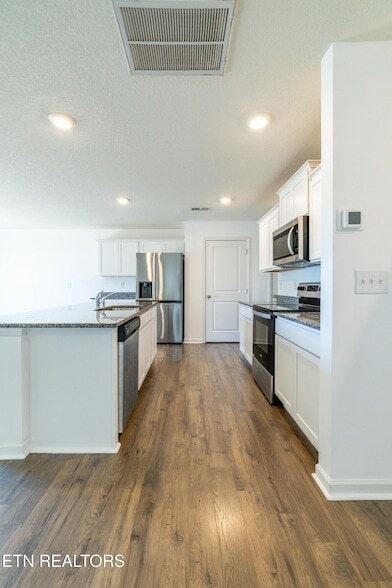 Building Photo - 228 Belle court