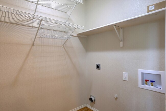 Building Photo - 4608 Cedar Crest Dr