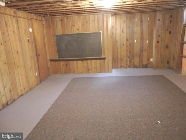 Building Photo - 210 Paddock Rd