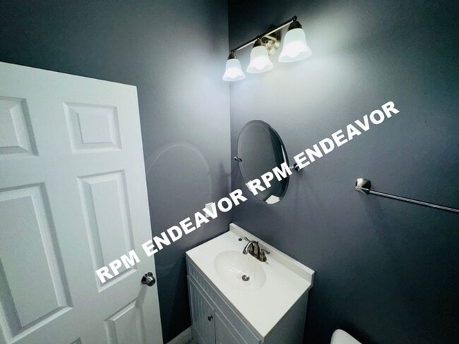 Building Photo - Stunning Tower Grove East 4 Bedroom 3.5 Bath Home