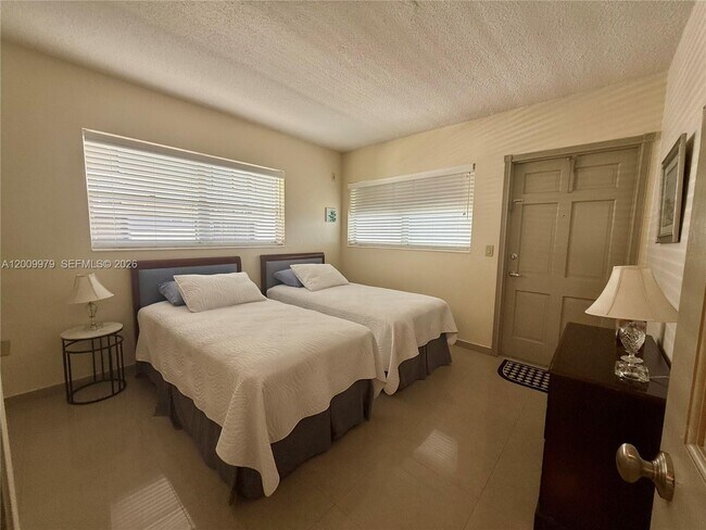 Building Photo - 467 Golden Isles Dr