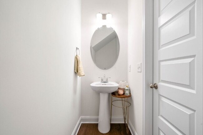 Building Photo - FOR LEASE- TOWNHOME IN THE PRESERVE AT BELLE POINTE!