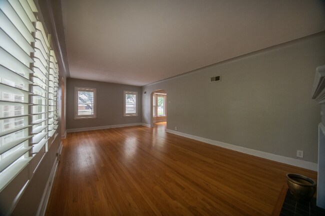 Building Photo - 6600 Nottingham Ave