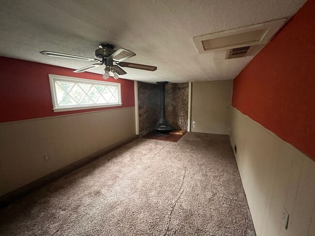 Building Photo - Beautiful 3 bedroom home