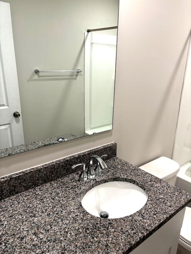 Building Photo - Beautiful 3BR 2.5BA Home w/ Full Appliance Kitchen • Garage Parking in Shelby