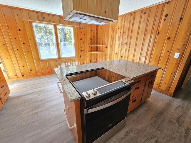 Building Photo - 609 Memorial Dr Ext