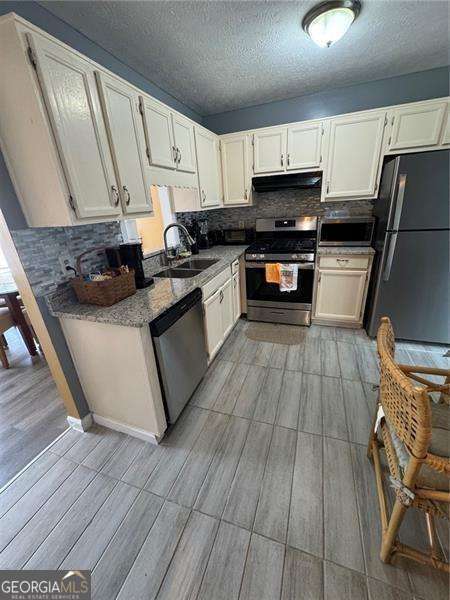 Building Photo - 2578 Shadowbrook Dr