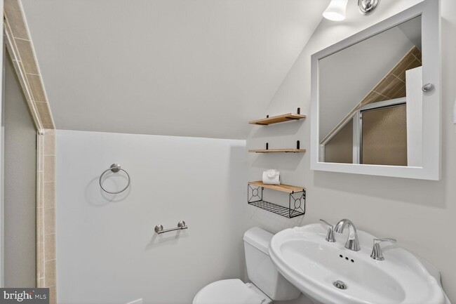 Building Photo - 1405 Pennington Ln