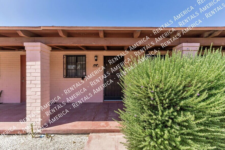 Building Photo - 947 N Alvernon Way