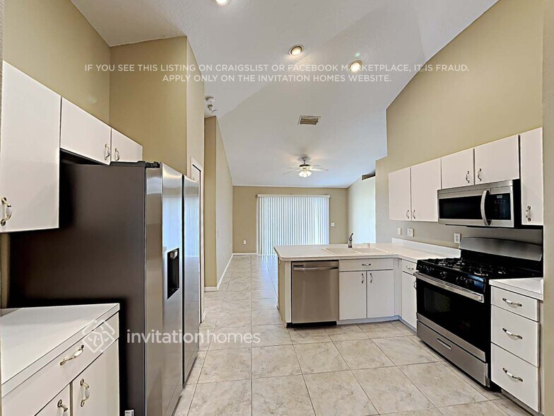 Building Photo - 25830 Bloomsbury Ct