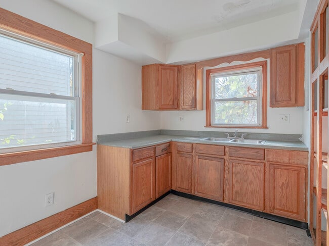 Building Photo - 540 Avon St