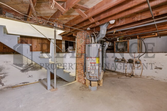 Building Photo - 1425 S Laura Ave