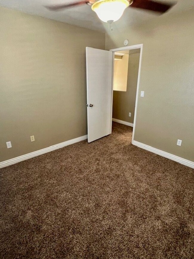 Building Photo - 2 Bedroom Condo for Rent w/ Many Upgrades!