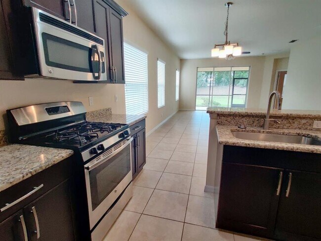 Building Photo - 12256 Longview Lake Cir