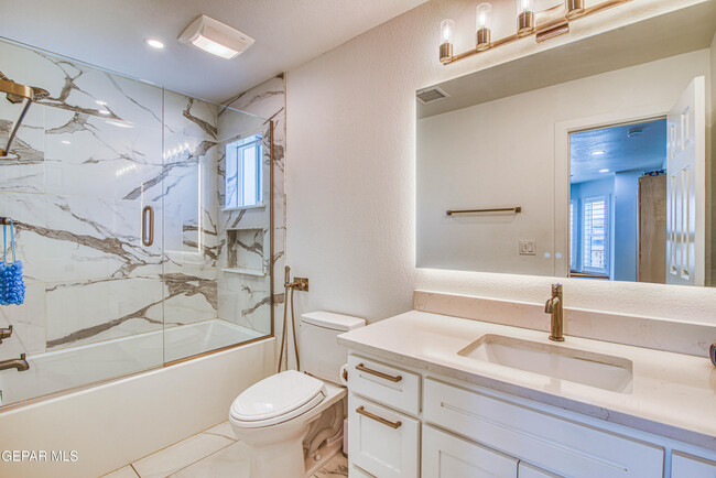 Building Photo - 6205 Brisa Del Mar Dr