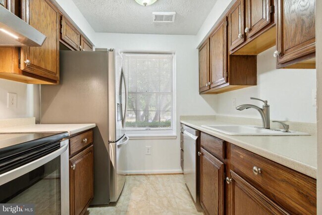 Building Photo - 8483 Aurora Ct