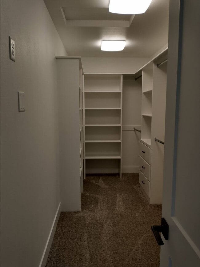 Building Photo - Welcome to this Beautiful Property in Keizer