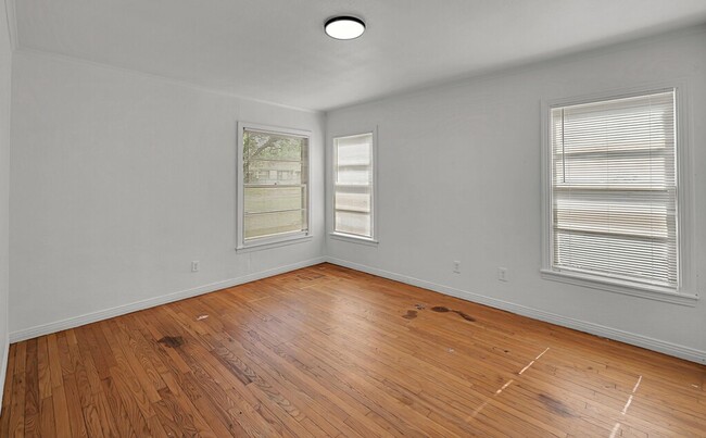 Building Photo - 3701 Parkwood St