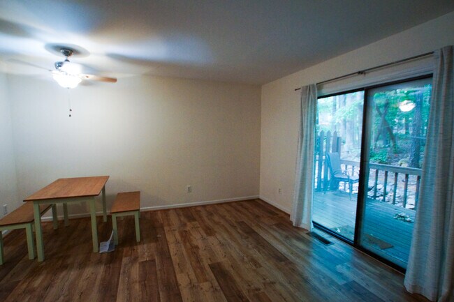 Building Photo - 102 Weatherstone Dr
