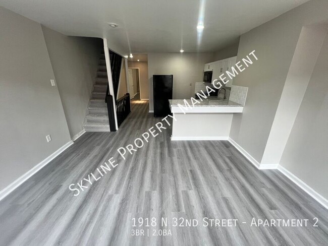 Building Photo - Newly Renovated 3 Bedroom Apartment For Re...