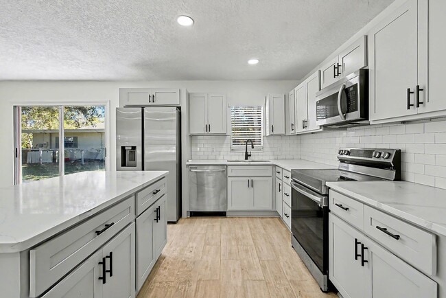 Building Photo - 235 Boulevard Des Pins