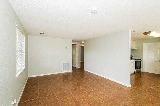 Building Photo - 3 BR/1BA | Newly Renovated Single Family Home | Large yard| In Tampa!