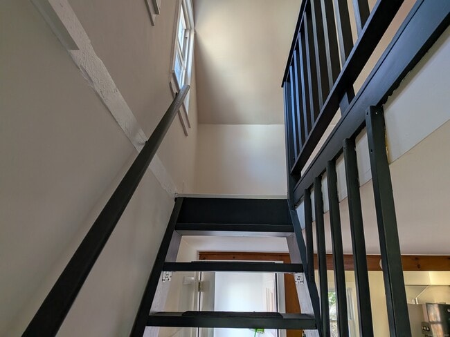 Building Photo - 30 Bridge St