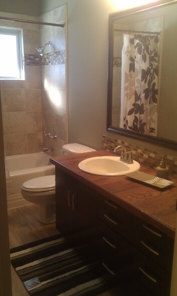 Building Photo - 748 S 7th St