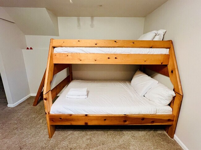 Building Photo - 7012 Ingalls St