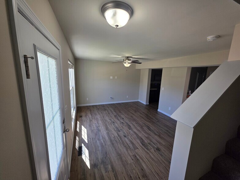 Building Photo - 318 Countryshire Dr